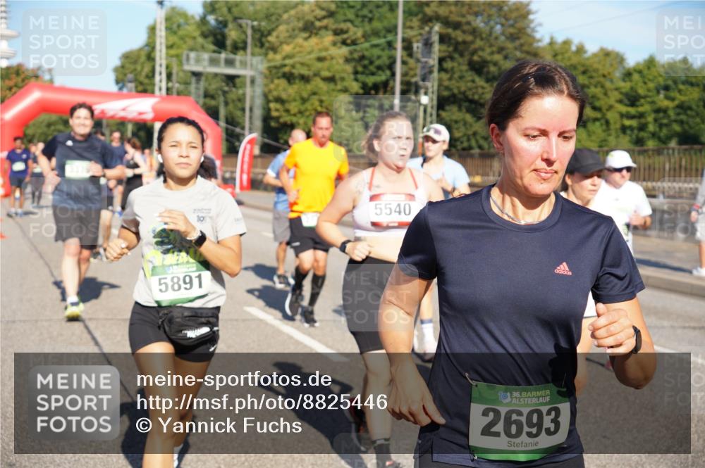 07.09.2025 - BARMER Alsterlauf Yannick Fuchs http://msf.ph/oto/8825446 07.09.2025 09:58:35 Laufen 5891, 5540, 10, 36, 2693 meine-sportfotos.de
