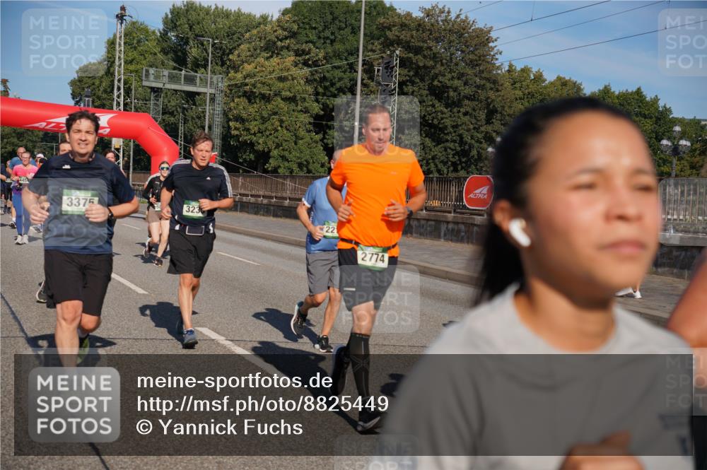 07.09.2025 - BARMER Alsterlauf Yannick Fuchs http://msf.ph/oto/8825449 07.09.2025 09:58:36 Laufen 445, 3375, 323, 22, 2774 meine-sportfotos.de