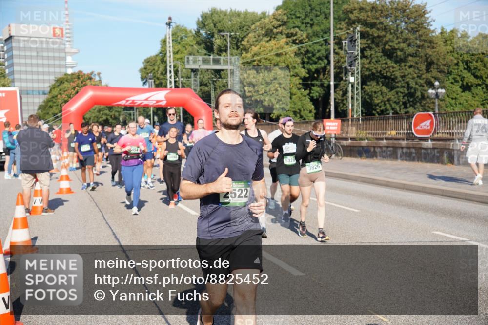 07.09.2025 - BARMER Alsterlauf Yannick Fuchs http://msf.ph/oto/8825452 07.09.2025 09:58:38 Laufen 3498, 2522, 5328, 3826, 76 meine-sportfotos.de