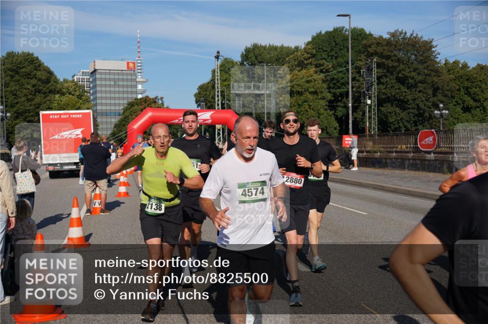 07.09.2025 - BARMER Alsterlauf Yannick Fuchs http://msf.ph/oto/8825500 07.09.2025 09:58:54 Laufen 2138, 1, 4574, 2880 meine-sportfotos.de