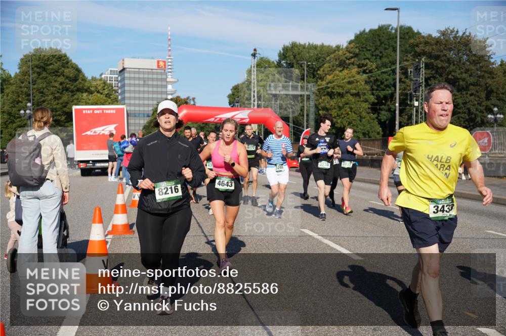 07.09.2025 - BARMER Alsterlauf Yannick Fuchs http://msf.ph/oto/8825586 07.09.2025 09:59:31 Laufen 8216, 4643, 3172, 3238, 3433 meine-sportfotos.de