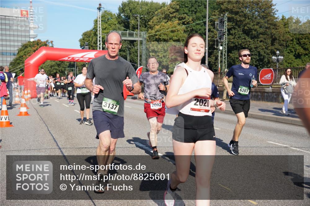 07.09.2025 - BARMER Alsterlauf Yannick Fuchs http://msf.ph/oto/8825601 07.09.2025 09:59:38 Laufen 6041, 3137, 2092, 2020, 6207 meine-sportfotos.de