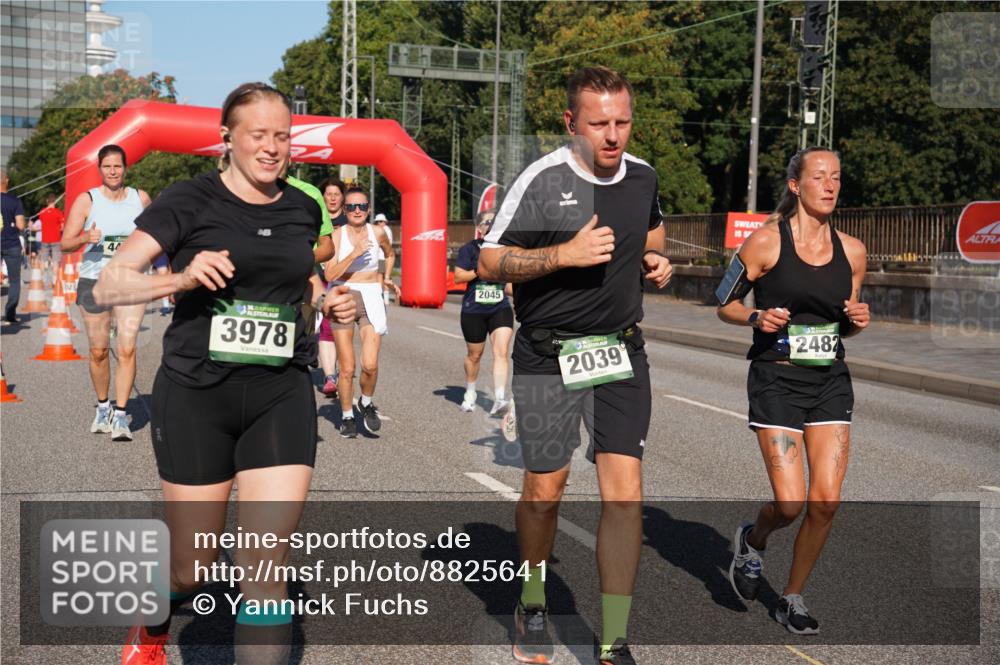 07.09.2025 - BARMER Alsterlauf Yannick Fuchs http://msf.ph/oto/8825641 07.09.2025 09:59:49 Laufen 44, 3978, 2045, 2039, 2482 meine-sportfotos.de