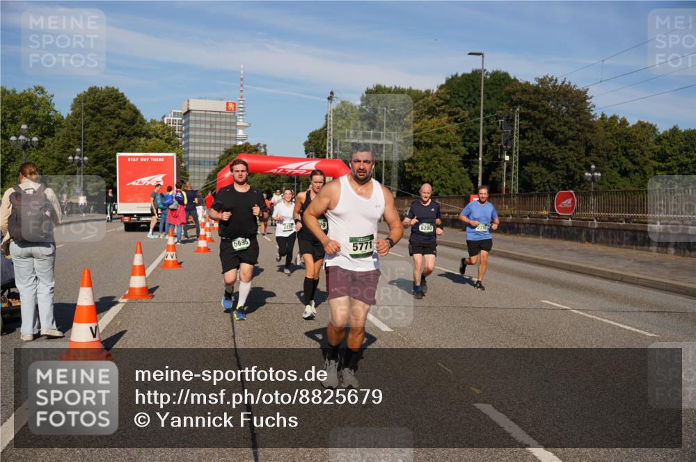 07.09.2025 - BARMER Alsterlauf Yannick Fuchs http://msf.ph/oto/8825679 07.09.2025 10:00:01 Laufen 5695, 2371, 79, 5771, 6280, 2370 meine-sportfotos.de