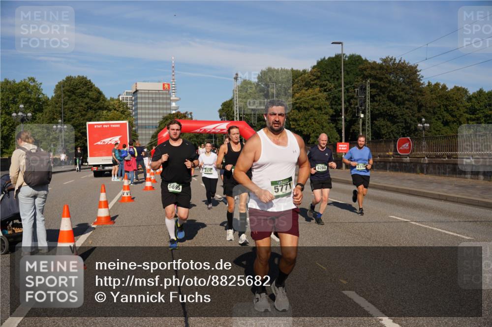 07.09.2025 - BARMER Alsterlauf Yannick Fuchs http://msf.ph/oto/8825682 07.09.2025 10:00:01 Laufen 5695, 2371, 1, 5771, 6280, 2370 meine-sportfotos.de