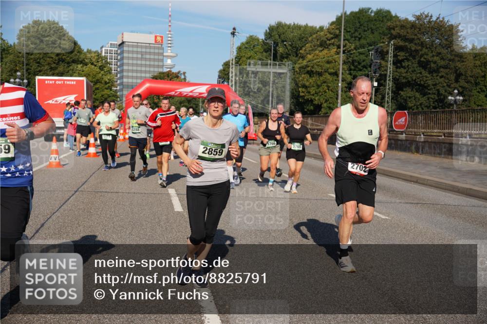 07.09.2025 - BARMER Alsterlauf Yannick Fuchs http://msf.ph/oto/8825791 07.09.2025 10:00:30 Laufen 59, 5111, 3288, 3766, 2859, 3765, 2702 meine-sportfotos.de