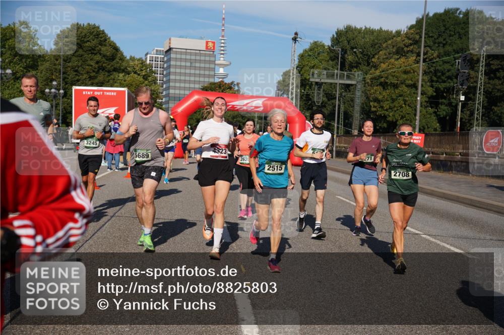 07.09.2025 - BARMER Alsterlauf Yannick Fuchs http://msf.ph/oto/8825803 07.09.2025 10:00:34 Laufen 3245, 4323, 271, 5689, 2620, 2515, 2708 meine-sportfotos.de