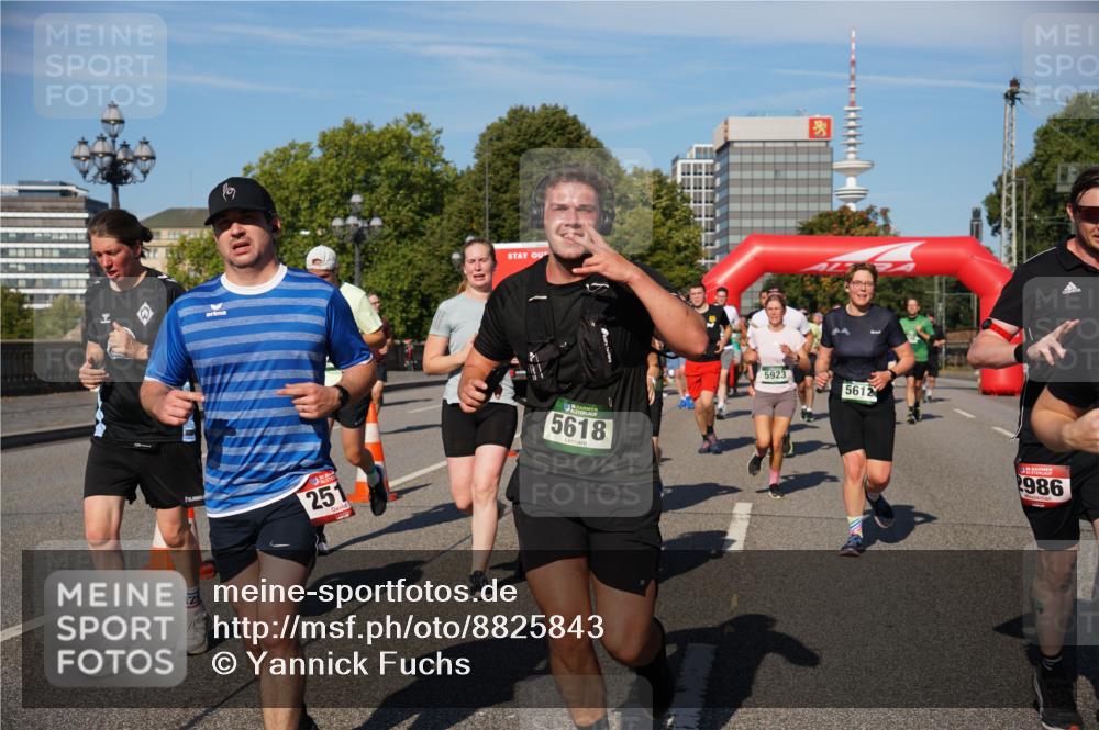 07.09.2025 - BARMER Alsterlauf Yannick Fuchs http://msf.ph/oto/8825843 07.09.2025 10:00:46 Laufen 251, 5618, 5923, 5612, 986 meine-sportfotos.de
