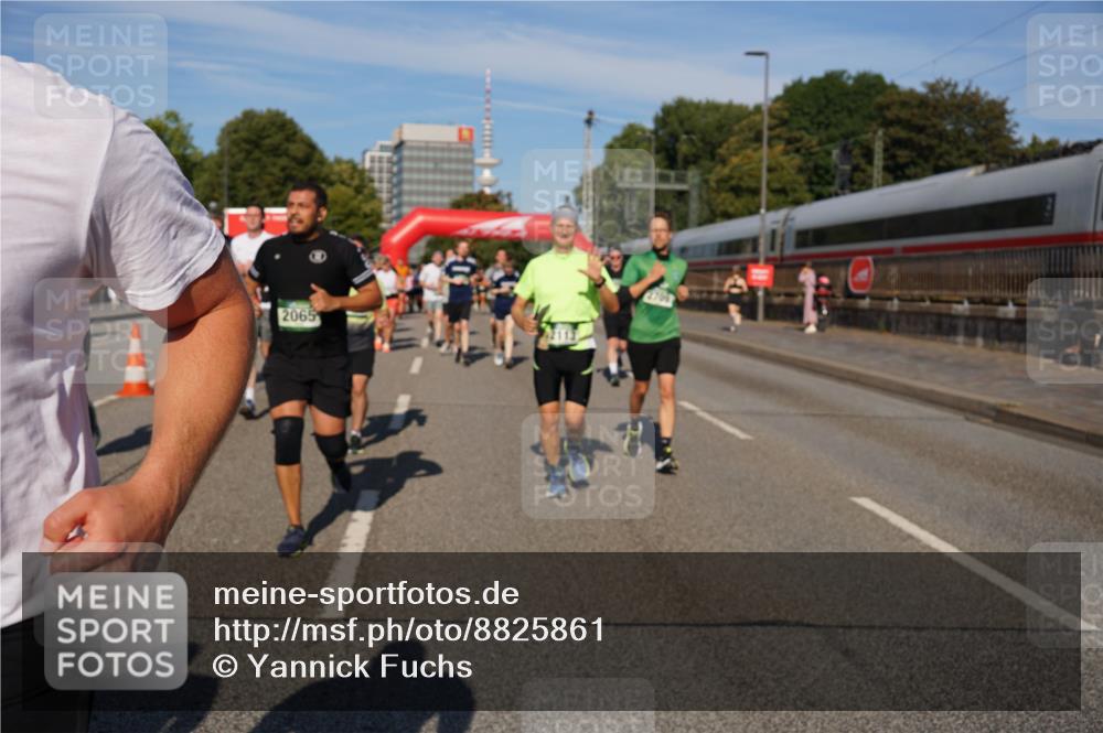 07.09.2025 - BARMER Alsterlauf Yannick Fuchs http://msf.ph/oto/8825861 07.09.2025 10:00:51 Laufen 2065 meine-sportfotos.de