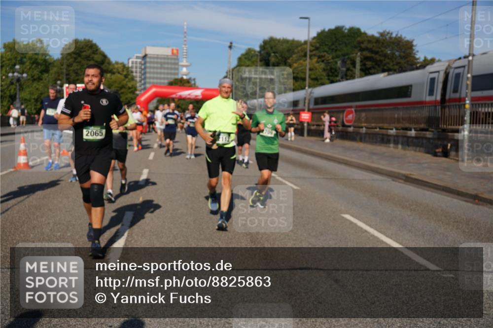 07.09.2025 - BARMER Alsterlauf Yannick Fuchs http://msf.ph/oto/8825863 07.09.2025 10:00:52 Laufen 2065 meine-sportfotos.de