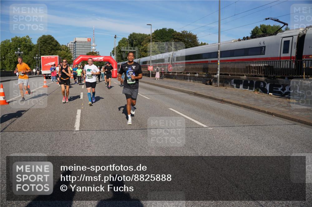 07.09.2025 - BARMER Alsterlauf Yannick Fuchs http://msf.ph/oto/8825888 07.09.2025 10:01:01 Laufen 2, 3685 meine-sportfotos.de