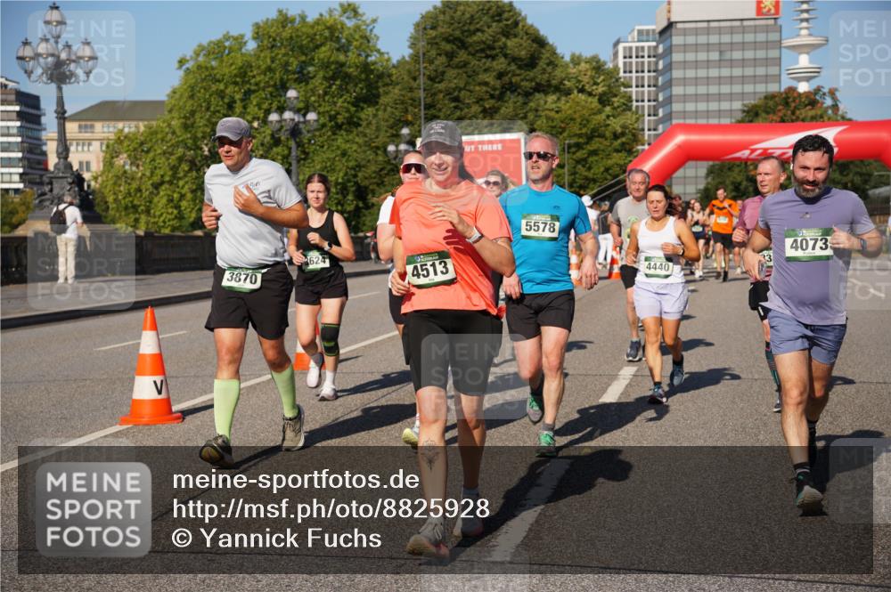 07.09.2025 - BARMER Alsterlauf Yannick Fuchs http://msf.ph/oto/8825928 07.09.2025 10:01:14 Laufen 3870, 3624, 4513, 5578, 4073, 4440 meine-sportfotos.de