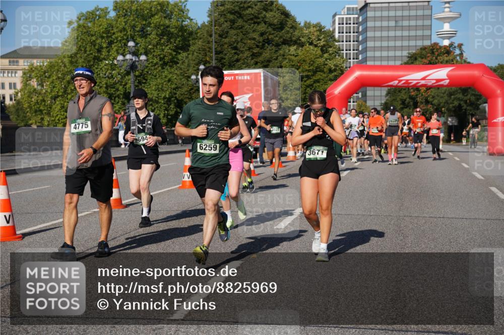 07.09.2025 - BARMER Alsterlauf Yannick Fuchs http://msf.ph/oto/8825969 07.09.2025 10:01:28 Laufen 4775, 3594, 6259, 3671 meine-sportfotos.de