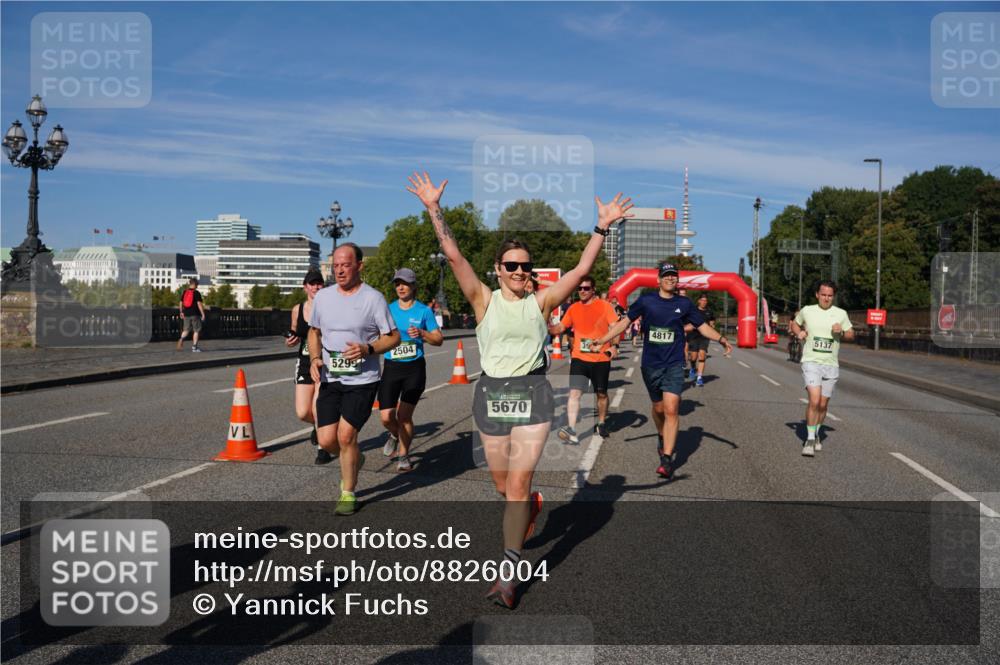07.09.2025 - BARMER Alsterlauf Yannick Fuchs http://msf.ph/oto/8826004 07.09.2025 10:01:40 Laufen 5299, 2504, 5670, 4817, 5137 meine-sportfotos.de