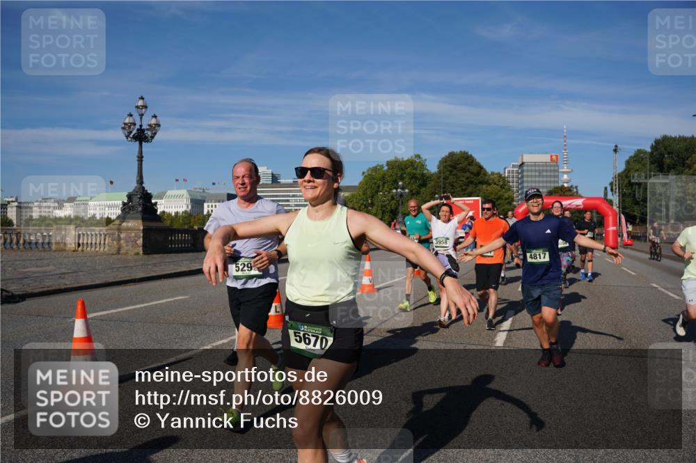 07.09.2025 - BARMER Alsterlauf Yannick Fuchs http://msf.ph/oto/8826009 07.09.2025 10:01:40 Laufen 529, 5670, 3958, 4817, 056 meine-sportfotos.de