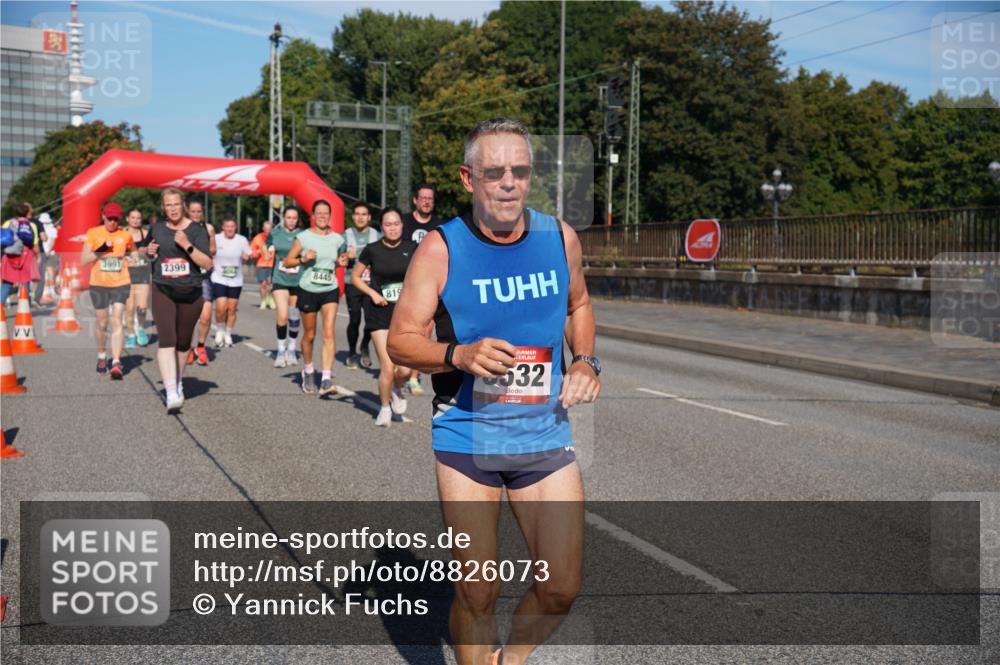 07.09.2025 - BARMER Alsterlauf Yannick Fuchs http://msf.ph/oto/8826073 07.09.2025 10:02:03 Laufen 3991, 2399, 8445, 819, 532 meine-sportfotos.de