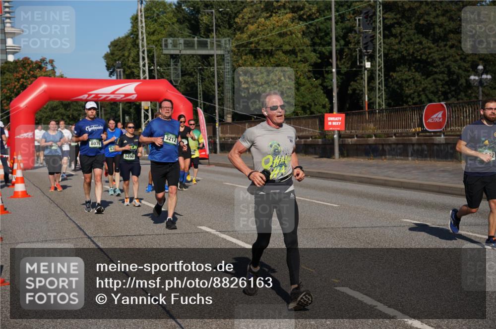 07.09.2025 - BARMER Alsterlauf Yannick Fuchs http://msf.ph/oto/8826163 07.09.2025 10:02:36 Laufen 8076, 63, 3490, 3212 meine-sportfotos.de