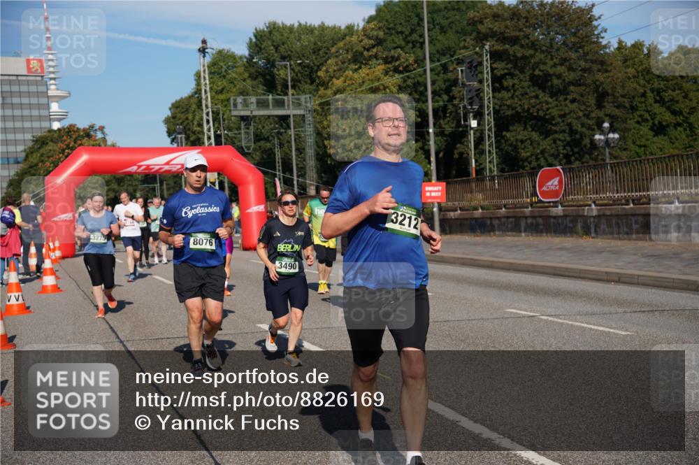07.09.2025 - BARMER Alsterlauf Yannick Fuchs http://msf.ph/oto/8826169 07.09.2025 10:02:39 Laufen 3275, 8076, 3490, 3212 meine-sportfotos.de