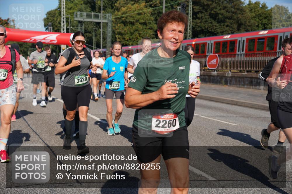 07.09.2025 - BARMER Alsterlauf Yannick Fuchs http://msf.ph/oto/8826255 07.09.2025 10:03:18 Laufen 59, 2110, 3820, 2233, 2260 meine-sportfotos.de