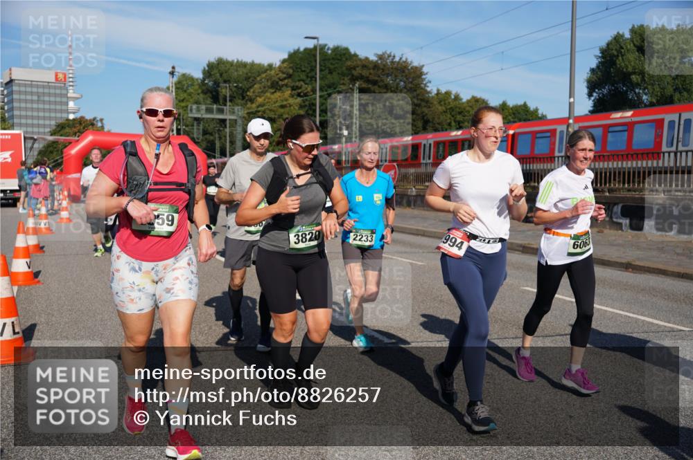 07.09.2025 - BARMER Alsterlauf Yannick Fuchs http://msf.ph/oto/8826257 07.09.2025 10:03:20 Laufen 059, 3820, 2233, 994, 6063 meine-sportfotos.de