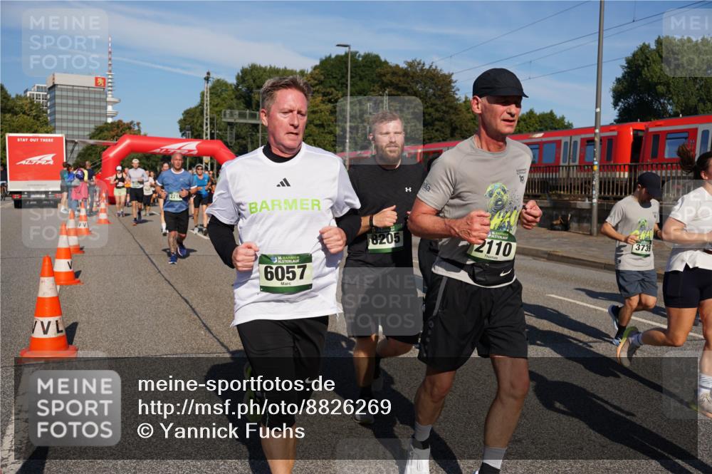07.09.2025 - BARMER Alsterlauf Yannick Fuchs http://msf.ph/oto/8826269 07.09.2025 10:03:23 Laufen 10, 2218, 36, 6057, 8205, 2110, 3739 meine-sportfotos.de