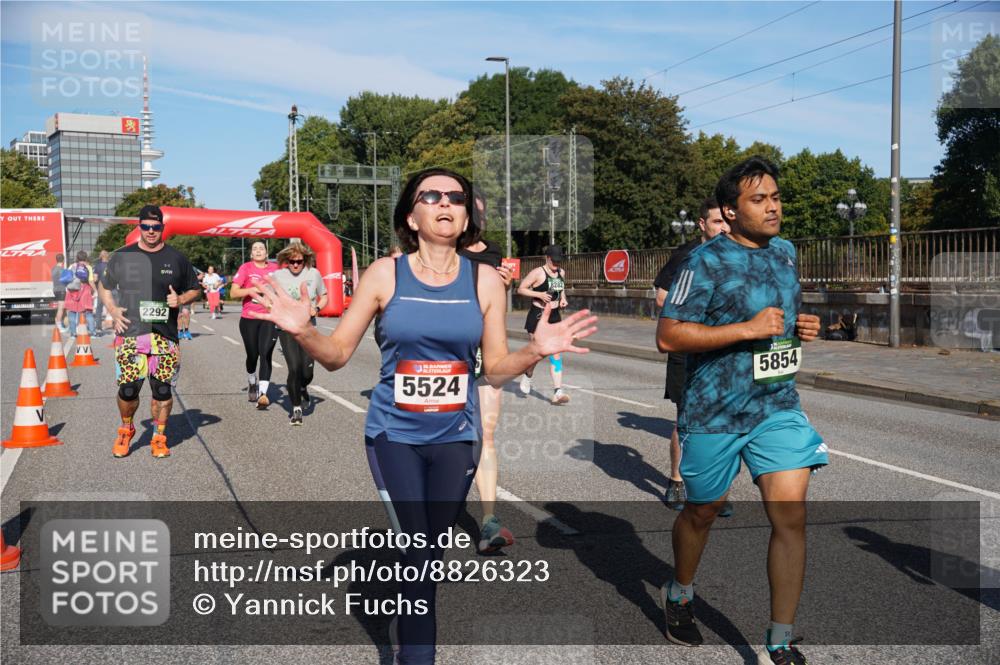 07.09.2025 - BARMER Alsterlauf Yannick Fuchs http://msf.ph/oto/8826323 07.09.2025 10:03:46 Laufen 2292, 36, 5524, 8282, 5854, 23 meine-sportfotos.de