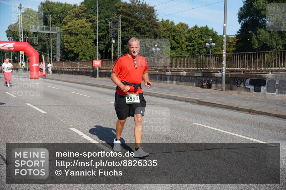 07.09.2025 - BARMER Alsterlauf Yannick Fuchs http://msf.ph/oto/8826335 07.09.2025 10:03:51 Laufen 5593 meine-sportfotos.de