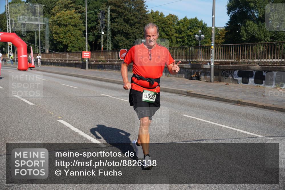 07.09.2025 - BARMER Alsterlauf Yannick Fuchs http://msf.ph/oto/8826338 07.09.2025 10:03:51 Laufen 5593 meine-sportfotos.de