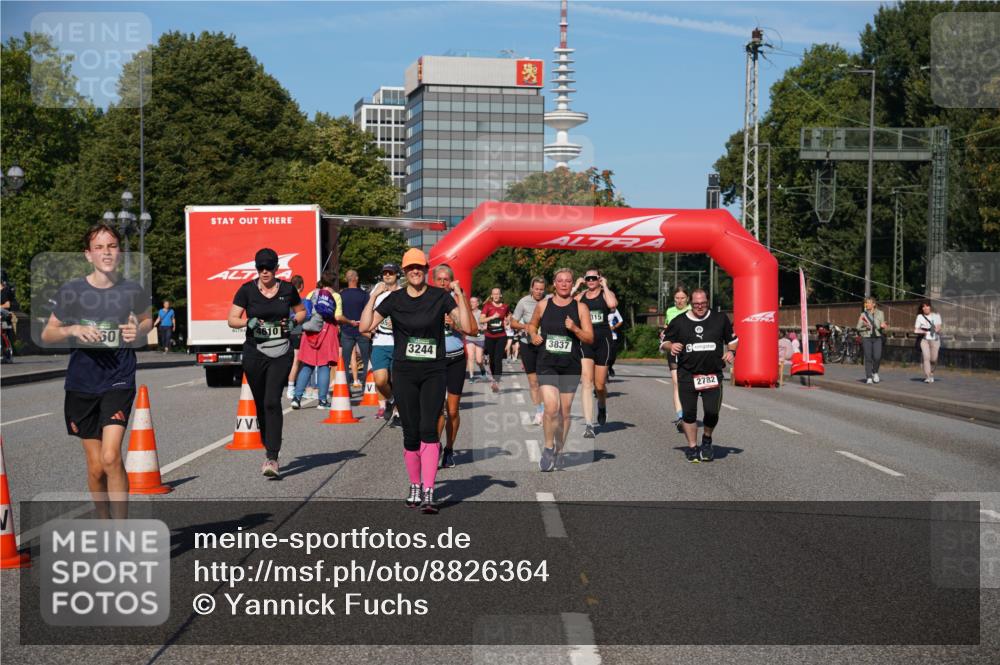07.09.2025 - BARMER Alsterlauf Yannick Fuchs http://msf.ph/oto/8826364 07.09.2025 10:04:01 Laufen 60, 3244, 3837, 315, 2782 meine-sportfotos.de