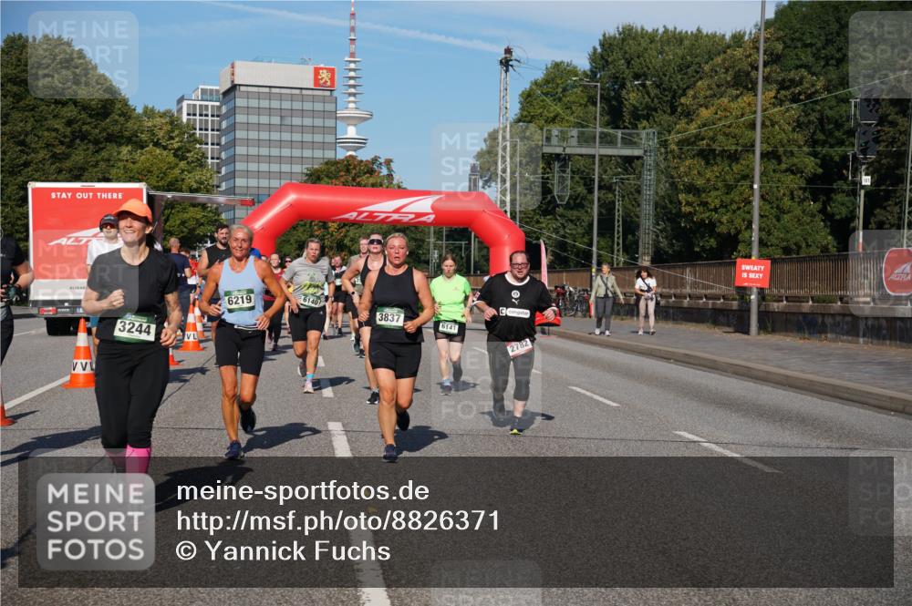 07.09.2025 - BARMER Alsterlauf Yannick Fuchs http://msf.ph/oto/8826371 07.09.2025 10:04:02 Laufen 3244, 6219, 6140, 3837, 6141, 2782 meine-sportfotos.de