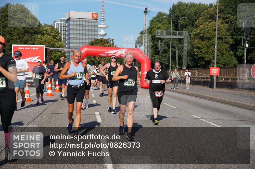 07.09.2025 - BARMER Alsterlauf Yannick Fuchs http://msf.ph/oto/8826373 07.09.2025 10:04:03 Laufen 4, 3740, 219, 53, 3837, 2782 meine-sportfotos.de