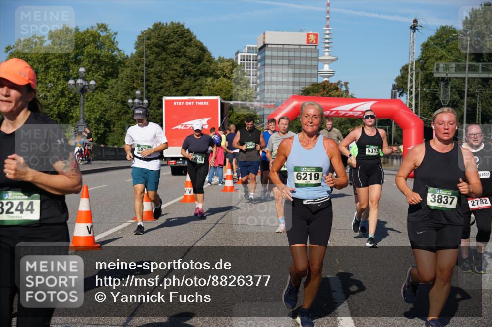 07.09.2025 - BARMER Alsterlauf Yannick Fuchs http://msf.ph/oto/8826377 07.09.2025 10:04:04 Laufen 3244, 740, 8345, 6219, 5315, 3837, 2782 meine-sportfotos.de