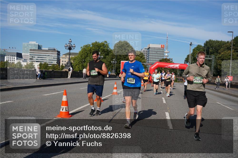 07.09.2025 - BARMER Alsterlauf Yannick Fuchs http://msf.ph/oto/8826398 07.09.2025 10:04:09 Laufen 8345, 5402, 2520 meine-sportfotos.de