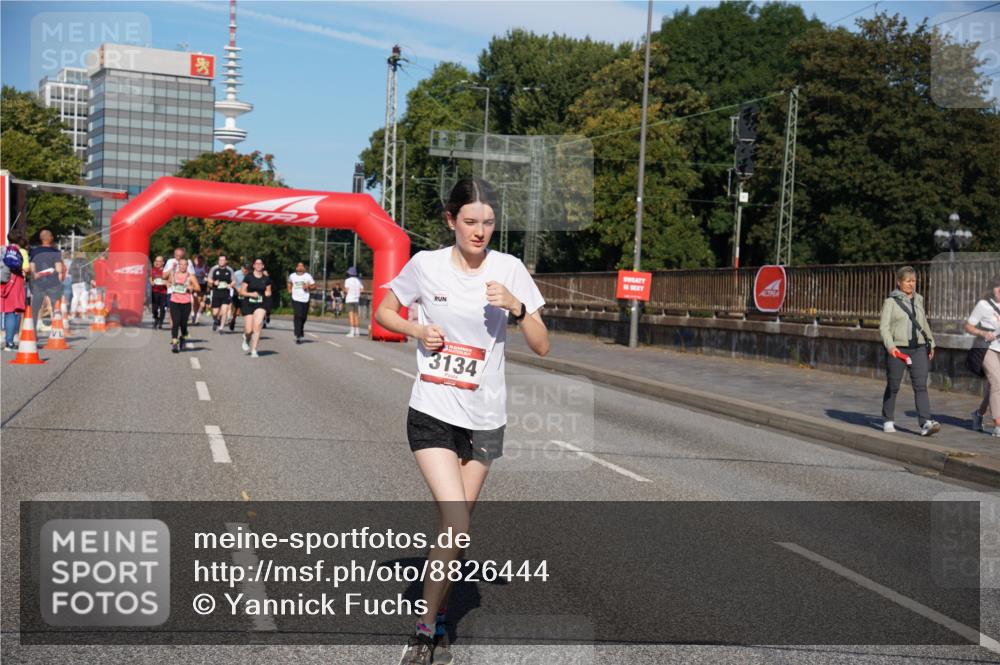 07.09.2025 - BARMER Alsterlauf Yannick Fuchs http://msf.ph/oto/8826444 07.09.2025 10:04:22 Laufen 3134 meine-sportfotos.de