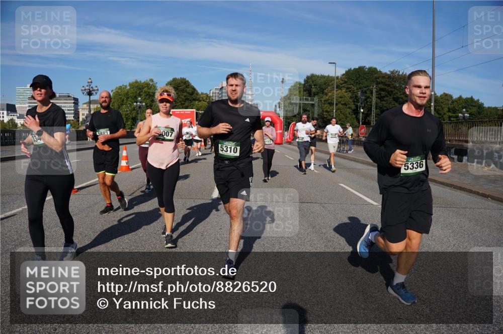 07.09.2025 - BARMER Alsterlauf Yannick Fuchs http://msf.ph/oto/8826520 07.09.2025 10:05:21 Laufen 3883, 007, 5310, 5336 meine-sportfotos.de