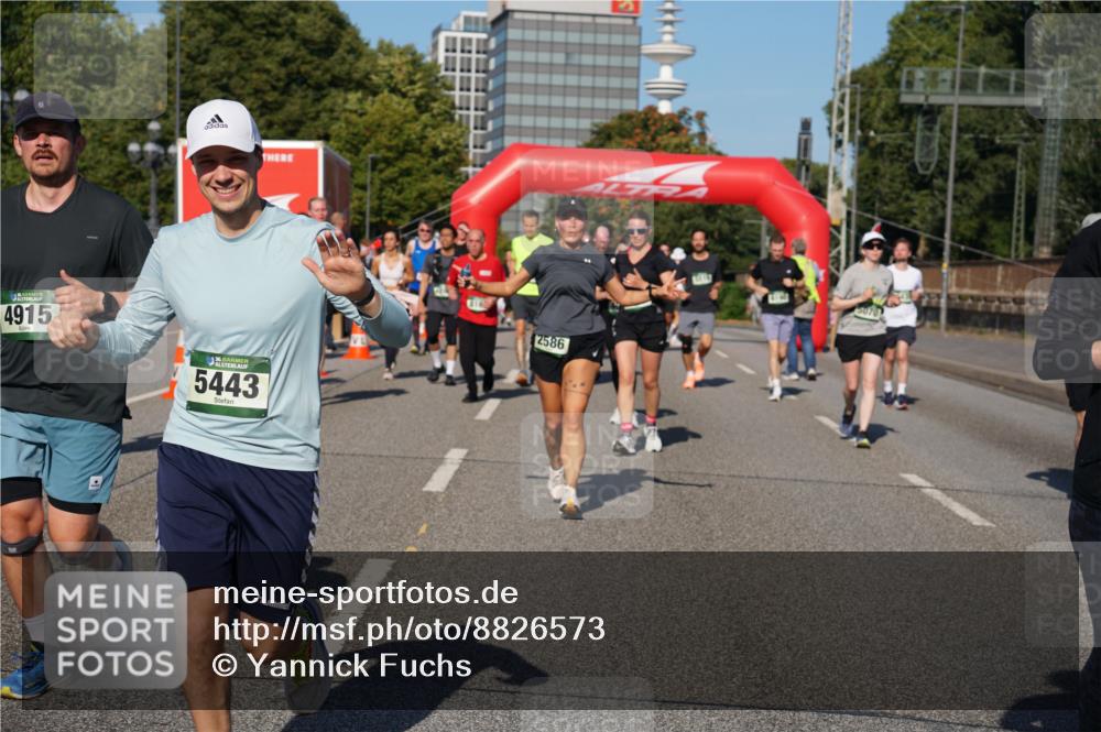 07.09.2025 - BARMER Alsterlauf Yannick Fuchs http://msf.ph/oto/8826573 07.09.2025 10:05:48 Laufen 4915, 5443, 2586, 5070 meine-sportfotos.de
