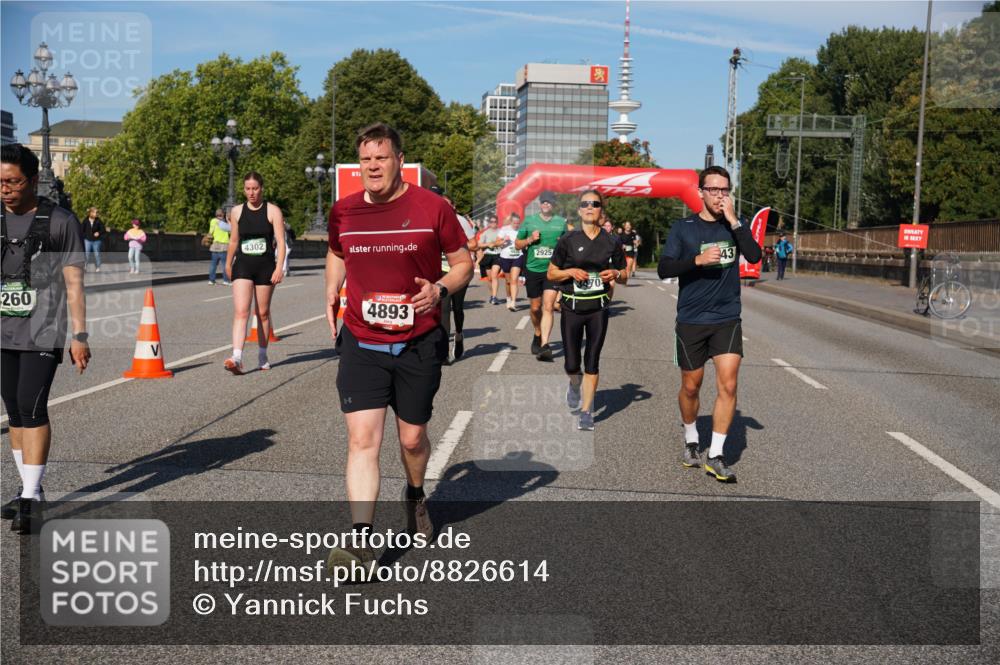 07.09.2025 - BARMER Alsterlauf Yannick Fuchs http://msf.ph/oto/8826614 07.09.2025 10:06:00 Laufen 260, 4302, 4893, 2925, 43 meine-sportfotos.de