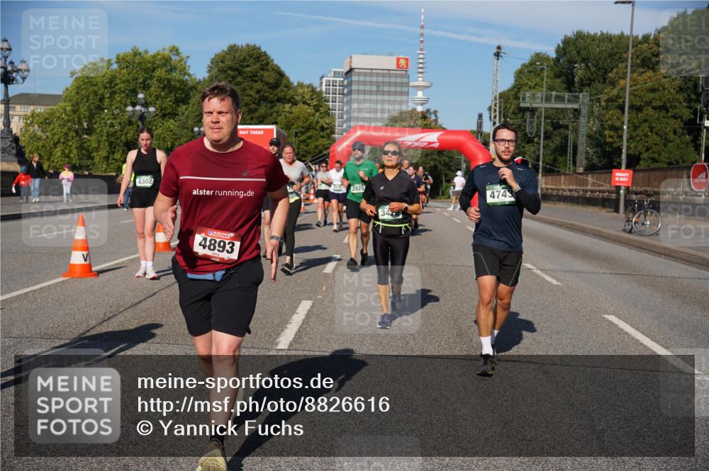 07.09.2025 - BARMER Alsterlauf Yannick Fuchs http://msf.ph/oto/8826616 07.09.2025 10:06:00 Laufen 4302, 2925, 4893, 34, 4743 meine-sportfotos.de