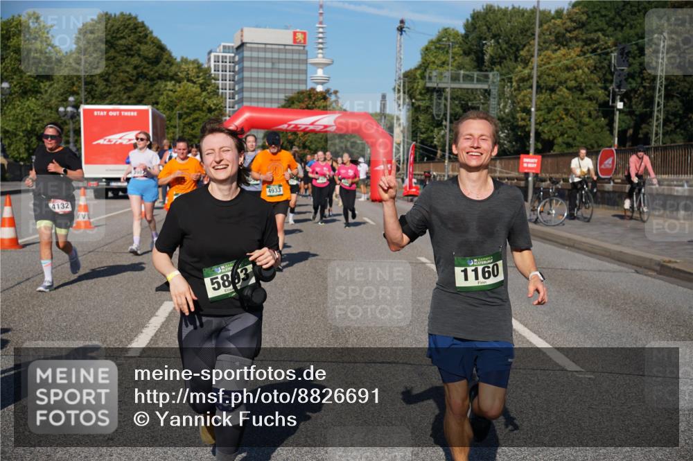 07.09.2025 - BARMER Alsterlauf Yannick Fuchs http://msf.ph/oto/8826691 07.09.2025 10:06:19 Laufen 4132, 36, 5843, 4933, 36, 1160 meine-sportfotos.de