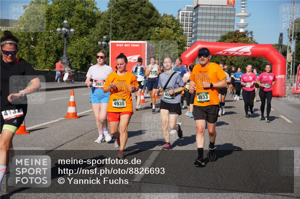 07.09.2025 - BARMER Alsterlauf Yannick Fuchs http://msf.ph/oto/8826693 07.09.2025 10:06:21 Laufen 4132, 3987, 4935, 8385, 4554, 4933, 907, 2895 meine-sportfotos.de