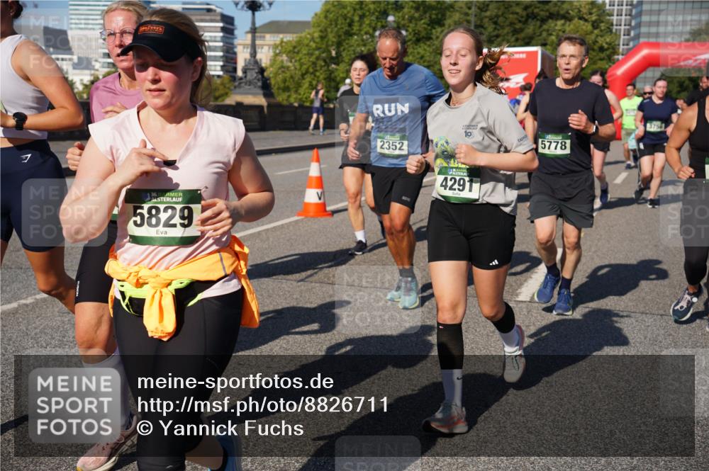 07.09.2025 - BARMER Alsterlauf Yannick Fuchs http://msf.ph/oto/8826711 07.09.2025 10:06:26 Laufen 36, 5829, 2352, 10, 4291, 5778 meine-sportfotos.de