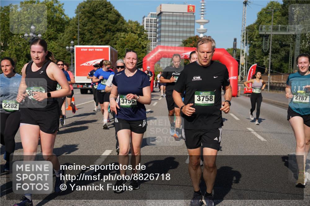 07.09.2025 - BARMER Alsterlauf Yannick Fuchs http://msf.ph/oto/8826718 07.09.2025 10:06:29 Laufen 2282, 36, 58, 3756, 3758, 3144, 2025, 2787 meine-sportfotos.de