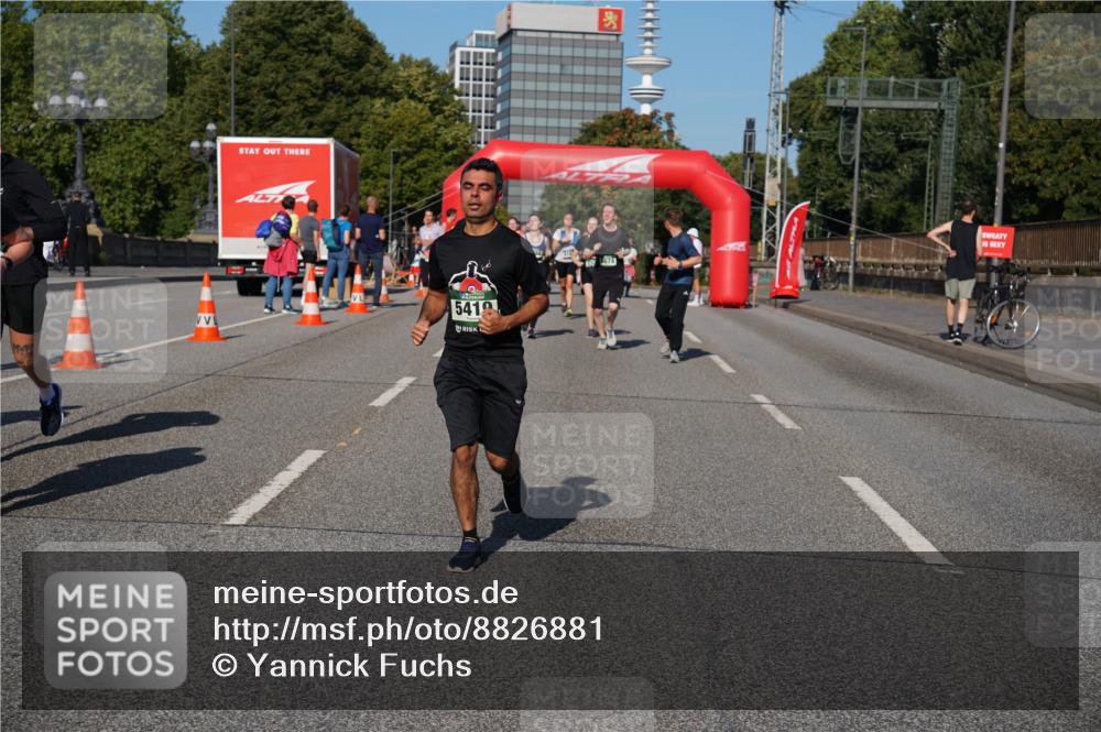 07.09.2025 - BARMER Alsterlauf Yannick Fuchs http://msf.ph/oto/8826881 07.09.2025 10:07:24 Laufen 5412 meine-sportfotos.de