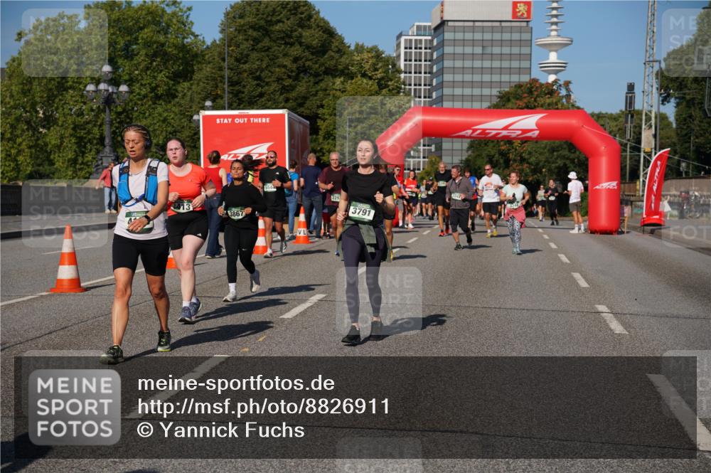 07.09.2025 - BARMER Alsterlauf Yannick Fuchs http://msf.ph/oto/8826911 07.09.2025 10:07:33 Laufen 13, 3867, 229, 3791 meine-sportfotos.de