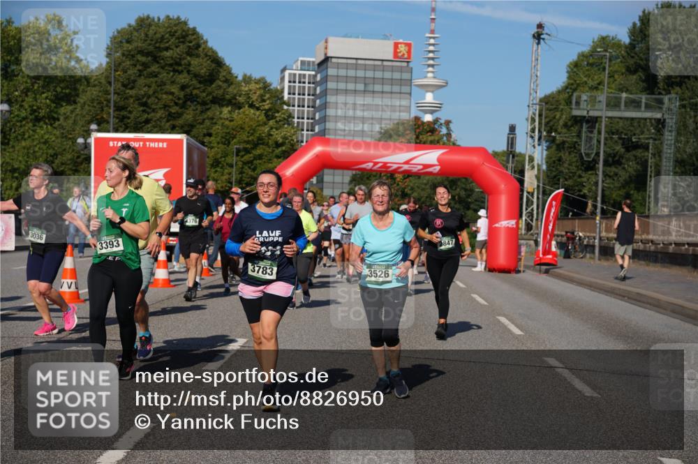 07.09.2025 - BARMER Alsterlauf Yannick Fuchs http://msf.ph/oto/8826950 07.09.2025 10:07:46 Laufen 3036, 3393, 376, 3526, 3783, 2847 meine-sportfotos.de