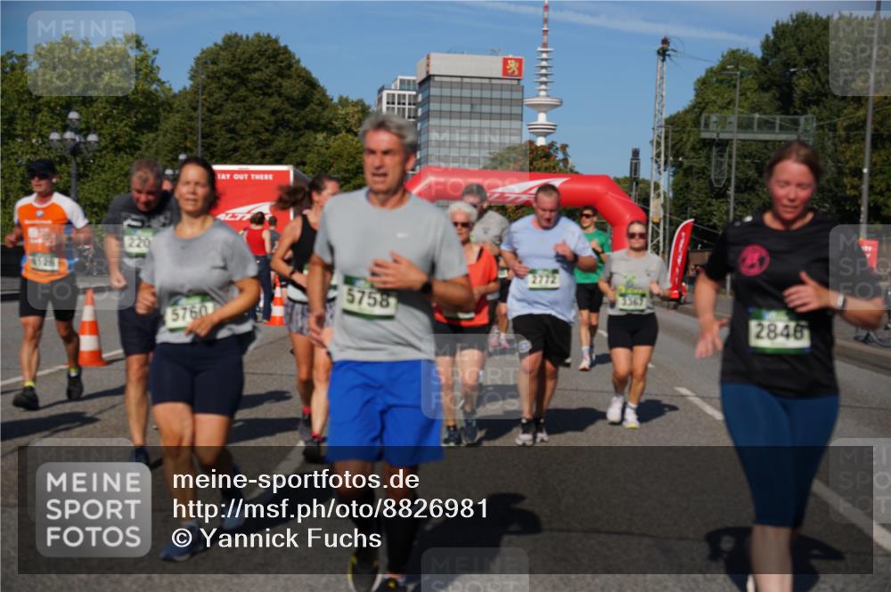 07.09.2025 - BARMER Alsterlauf Yannick Fuchs http://msf.ph/oto/8826981 07.09.2025 10:07:54 Laufen 220, 5758, 2367, 5760, 2846 meine-sportfotos.de