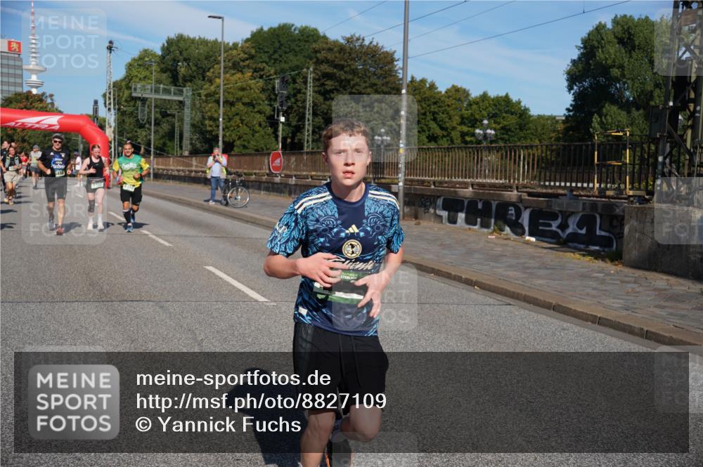07.09.2025 - BARMER Alsterlauf Yannick Fuchs http://msf.ph/oto/8827109 07.09.2025 10:08:22 Laufen 1498 meine-sportfotos.de