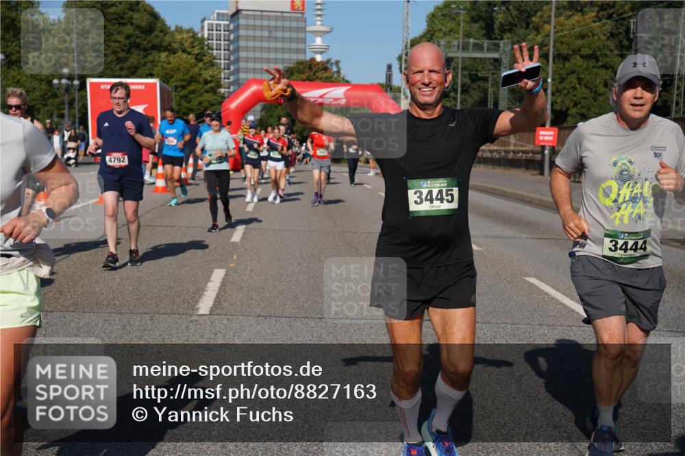 07.09.2025 - BARMER Alsterlauf Yannick Fuchs http://msf.ph/oto/8827163 07.09.2025 10:08:34 Laufen 4792, 36, 3445, 3444 meine-sportfotos.de
