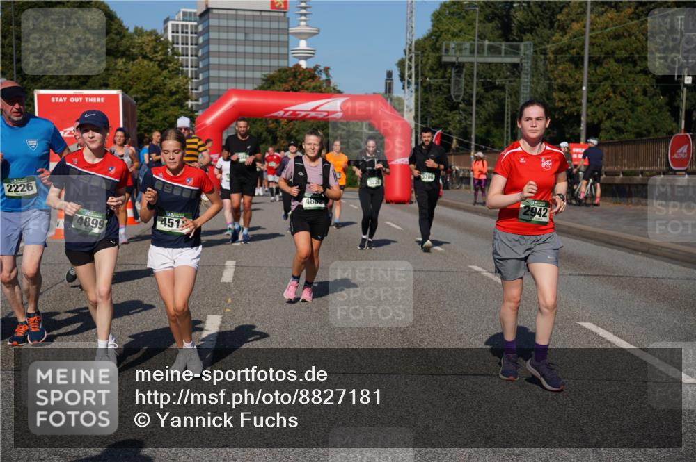 07.09.2025 - BARMER Alsterlauf Yannick Fuchs http://msf.ph/oto/8827181 07.09.2025 10:08:39 Laufen 2226, 451, 4899, 4852, 3228, 3706, 2942 meine-sportfotos.de