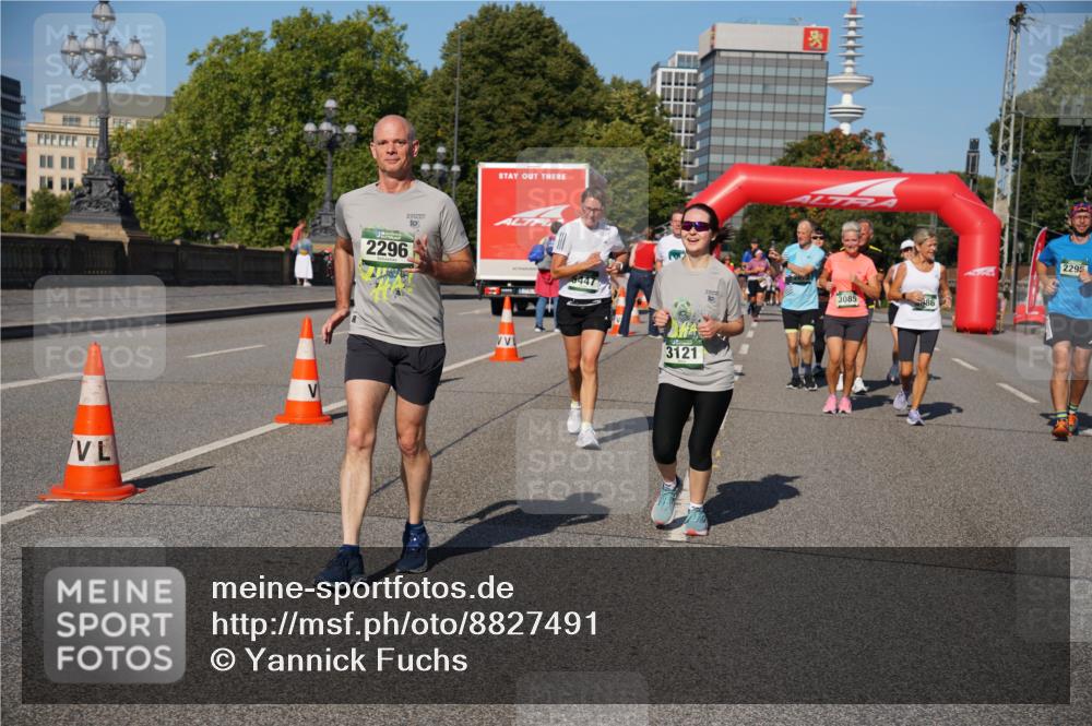 07.09.2025 - BARMER Alsterlauf Yannick Fuchs http://msf.ph/oto/8827491 07.09.2025 10:09:53 Laufen 2296, 10, 3121, 3085, 86, 2295 meine-sportfotos.de